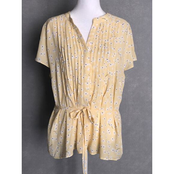 Ann Taylor Petite Women's XLP Floral Pin Tuck Flutter Sleeve Pop-Over Top Yellow - Picture 1 of 7